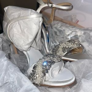 FLASH LDW SALE! ⚡️ NEVER WORN Badgley Mischka Katy Sandals 💎 WEDDING SHOES